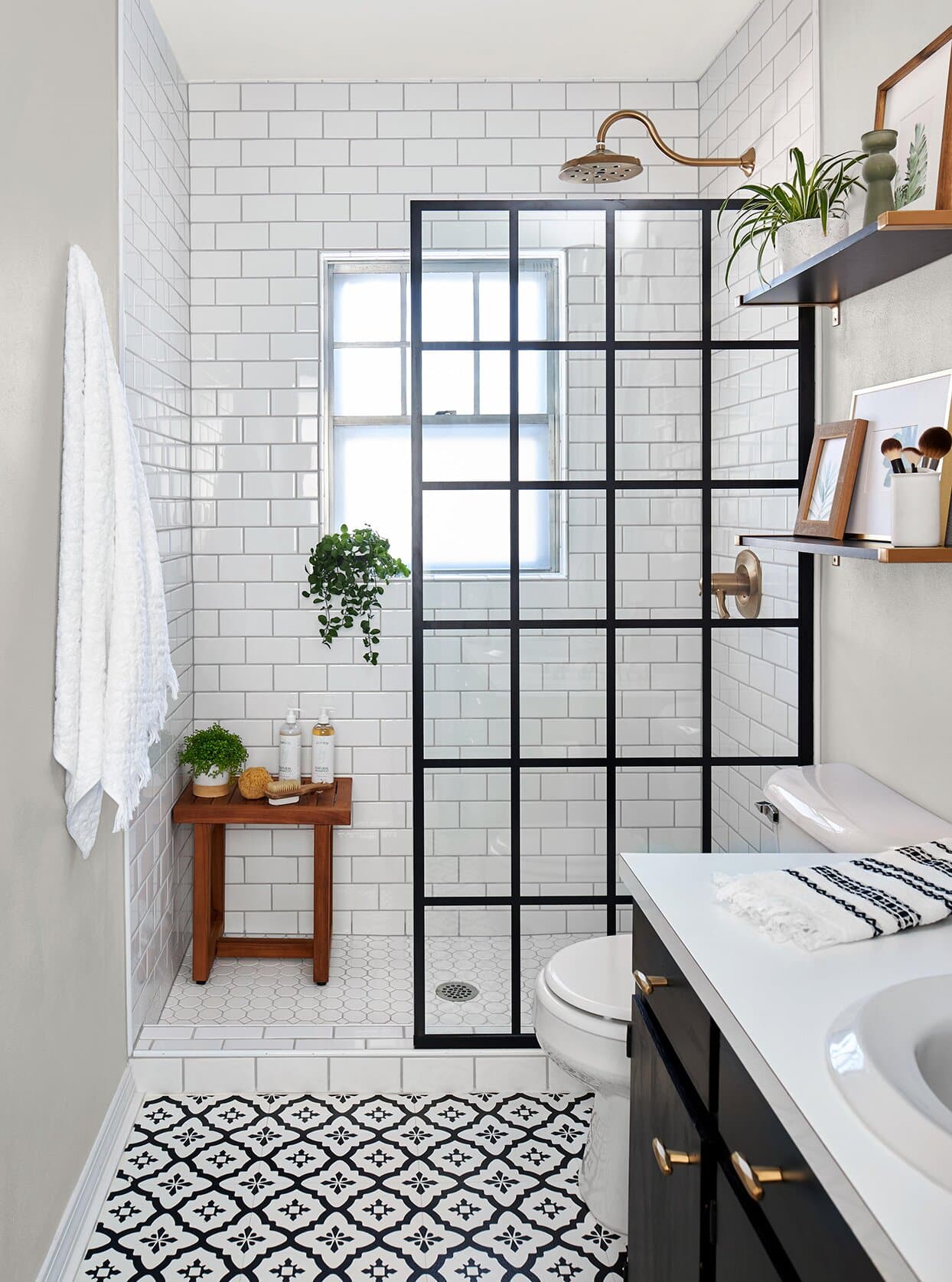 12 Small Ensuite Layouts, Designs & Ideas For Your Bathroom